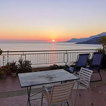 Beachfront Paradise - Panoramic Terrace, Monaco View & Private Access To Calandre Beach - French Riviera Liguria Apartman