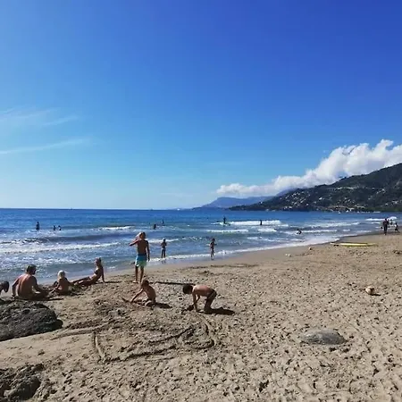 Apartamento Beachfront Paradise - Panoramic Terrace, Monaco View & Private Access To Calandre Beach - French Riviera Liguria Ventimiglia